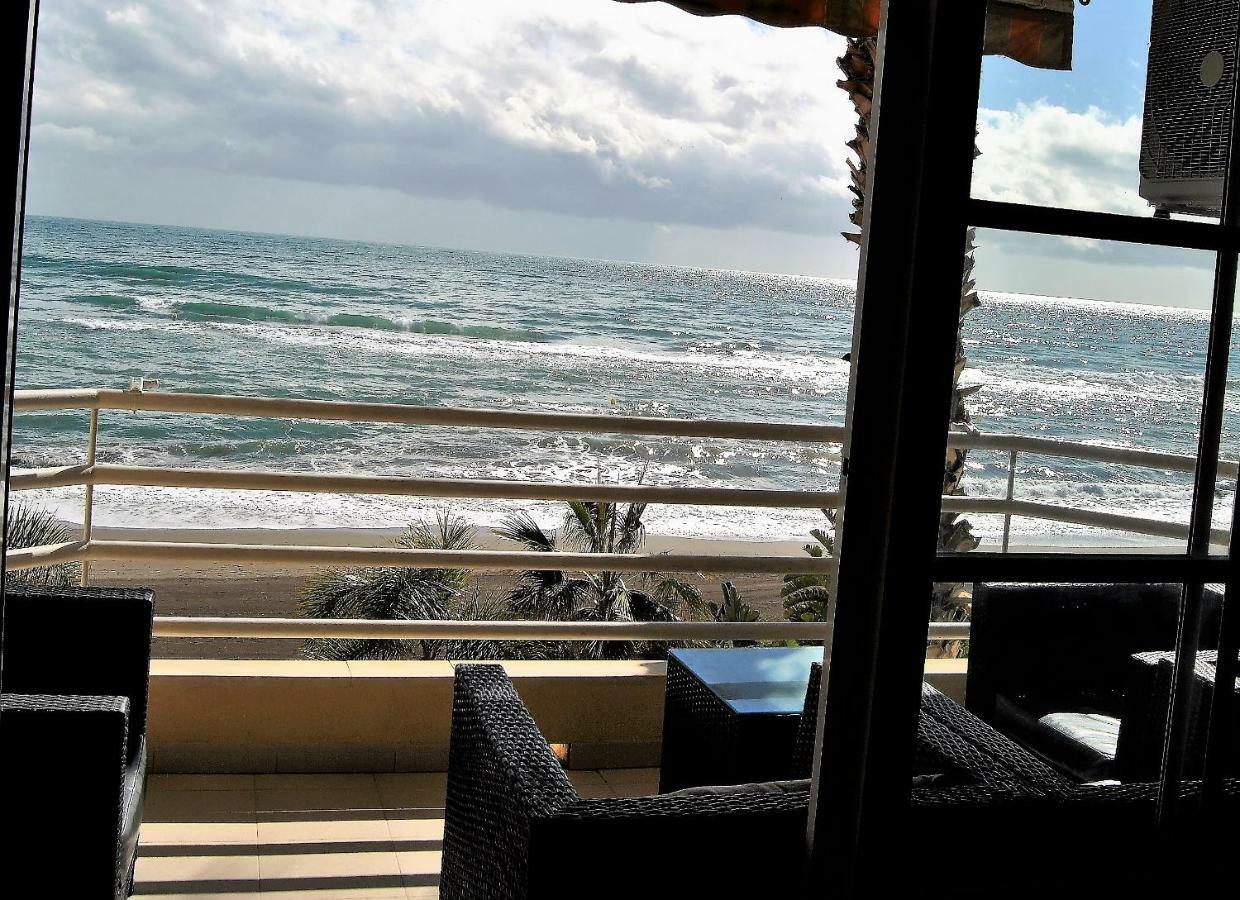 Apartamento Frente Al Mar,Primera Linea Rincón de la Victoria Dış mekan fotoğraf